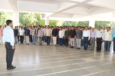 પશુ ચિકિત્સા અને પશુપાલન મહાવિધાલય, કામધેનુ યુનીવર્સીટી, સરદારકૃષિનગર દ્વારા "વંદે માતરમ” નાં ૧૫૦ વર્ષ પૂર્ણ થયેથી રાષ્ટ્રગીતનાં સન્માનમાં સમૂહગાન અને સ્વદેશી શપથનો કાર્યક્રમ યોજાયો.