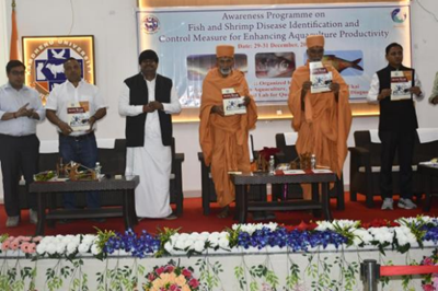 “માછલી અને ઝીંગામાં રોગોની ઓળખ અને જળચર ઉછેરની ઉત્પાદકતા વધારવા માટે નિયંત્રણ અંગે જાગૃતિ કાર્યક્રમ” અંતર્ગત ત્રણ દિવસીય કાર્યશાળાનું આયોજન (Awareness Programme on Fish and Shrimp Disease Identification and Control Measure for Enhancing Aquacultural Productivity)