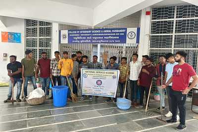 'Cleanliness Drive' under Swatch Bharat Mission by College of Veterinary Science & A.H, Kamdhenu University, Sardarkrushinagar