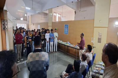 કોલેજ ઓફ ફિશરીઝ સાયન્સ, નવસારીના વિદ્યાર્થીઓએ NAU લાઇબ્રેરીમાં બે-દિવસીય પુસ્તક પ્રદર્શનમાં ભાગ લીધો