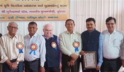 Dr. Vimal M. Ramani, Principal and Dean, College of Dairy Science, Amreli received an Award for Prestigious Research in the field of Dairy Science.