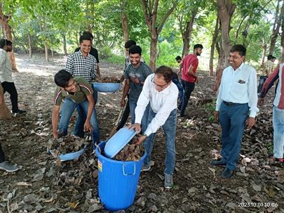 “Cleanliness Drive” under Swatch Bharat Mission by College of Veterinary Science & A.H, Kamdhenu University, Sardarkrushinagar