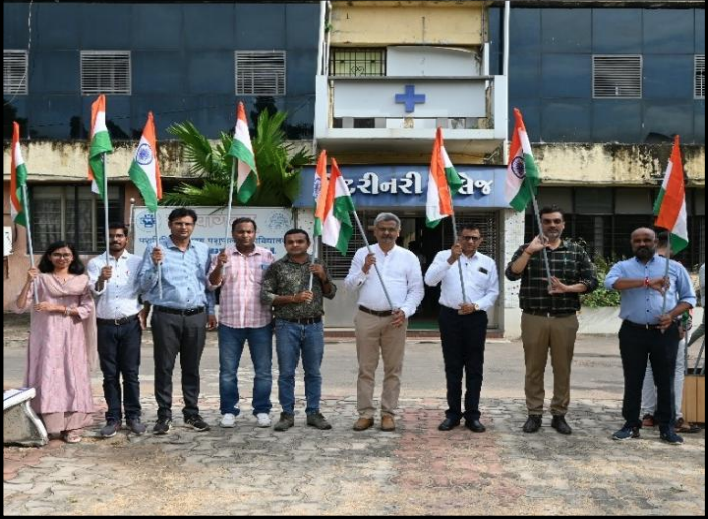 વેટરનરી કોલેજ, કા.યુ., આણંદ ખાતે આઝાદી કા અમૃત મહોત્સવ અંતર્ગત તિરંગા રેલી યોજવામાં આવી.